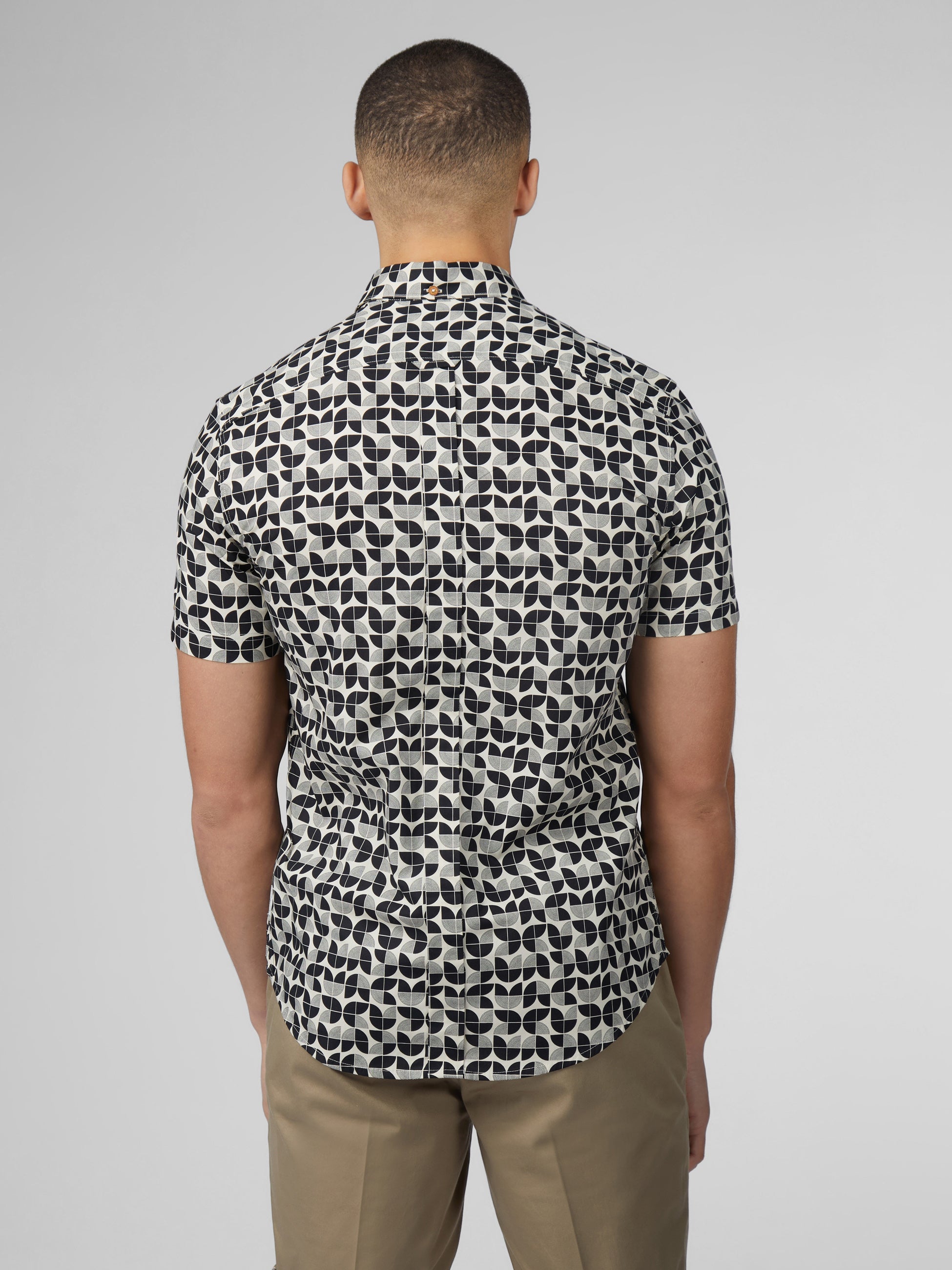 Linear Print Shirt - Black