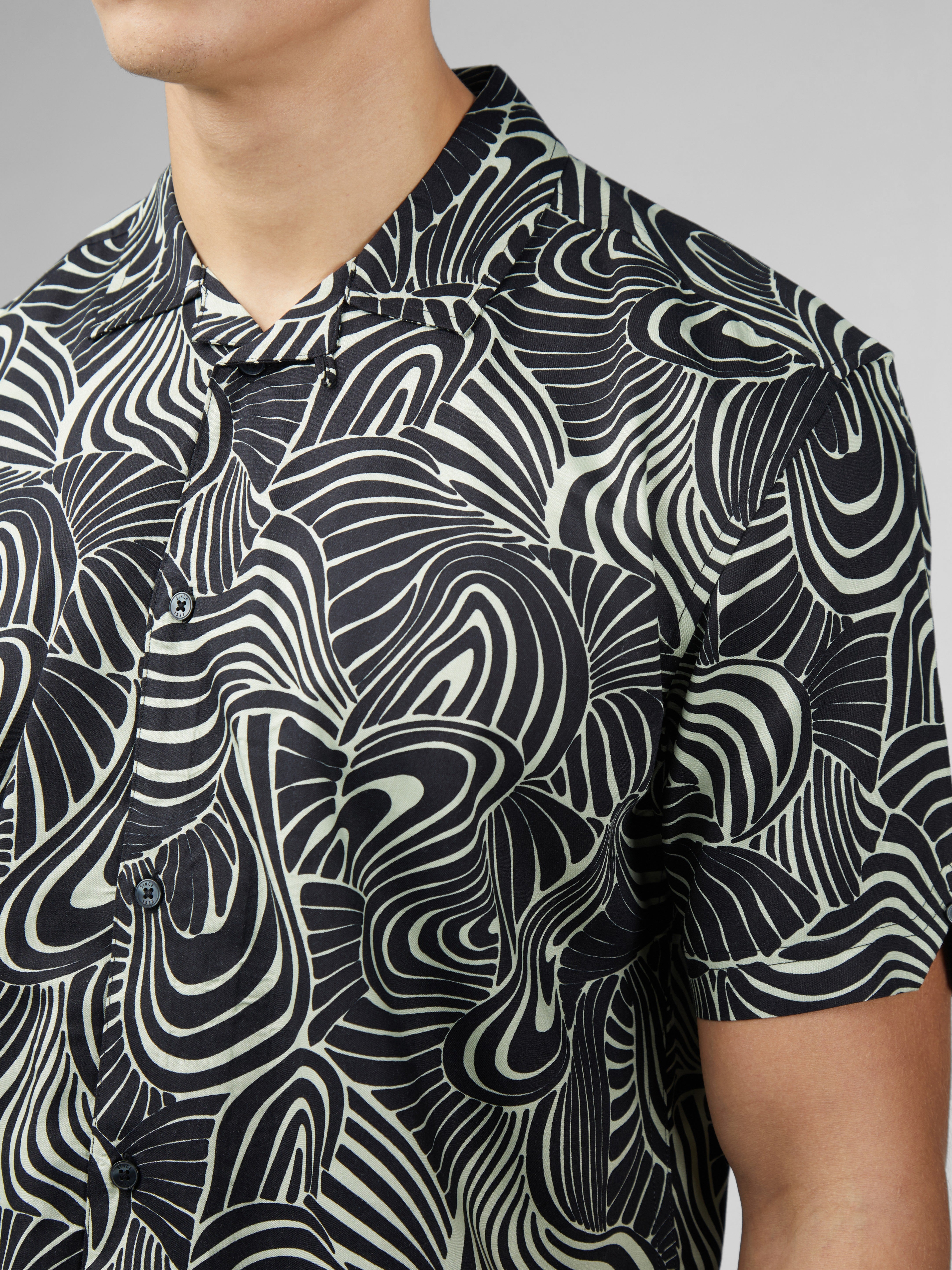 B by Ben Sherman Psychedelic Swirl Print - Mint